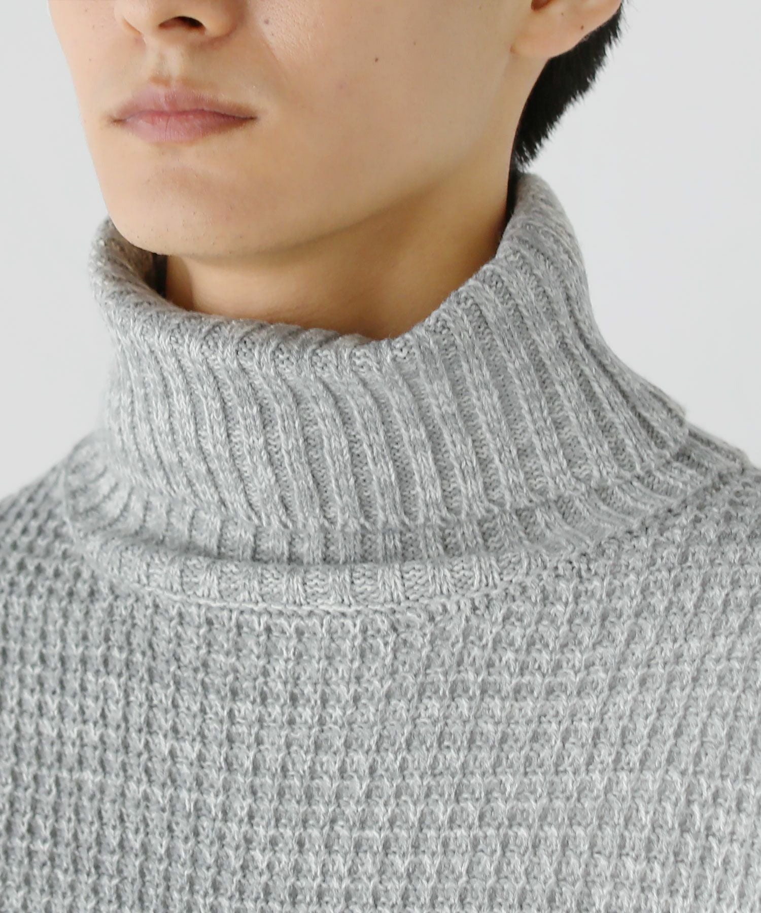 アンチピリングワッフル編みアクリルタートルネックニット | 【公式