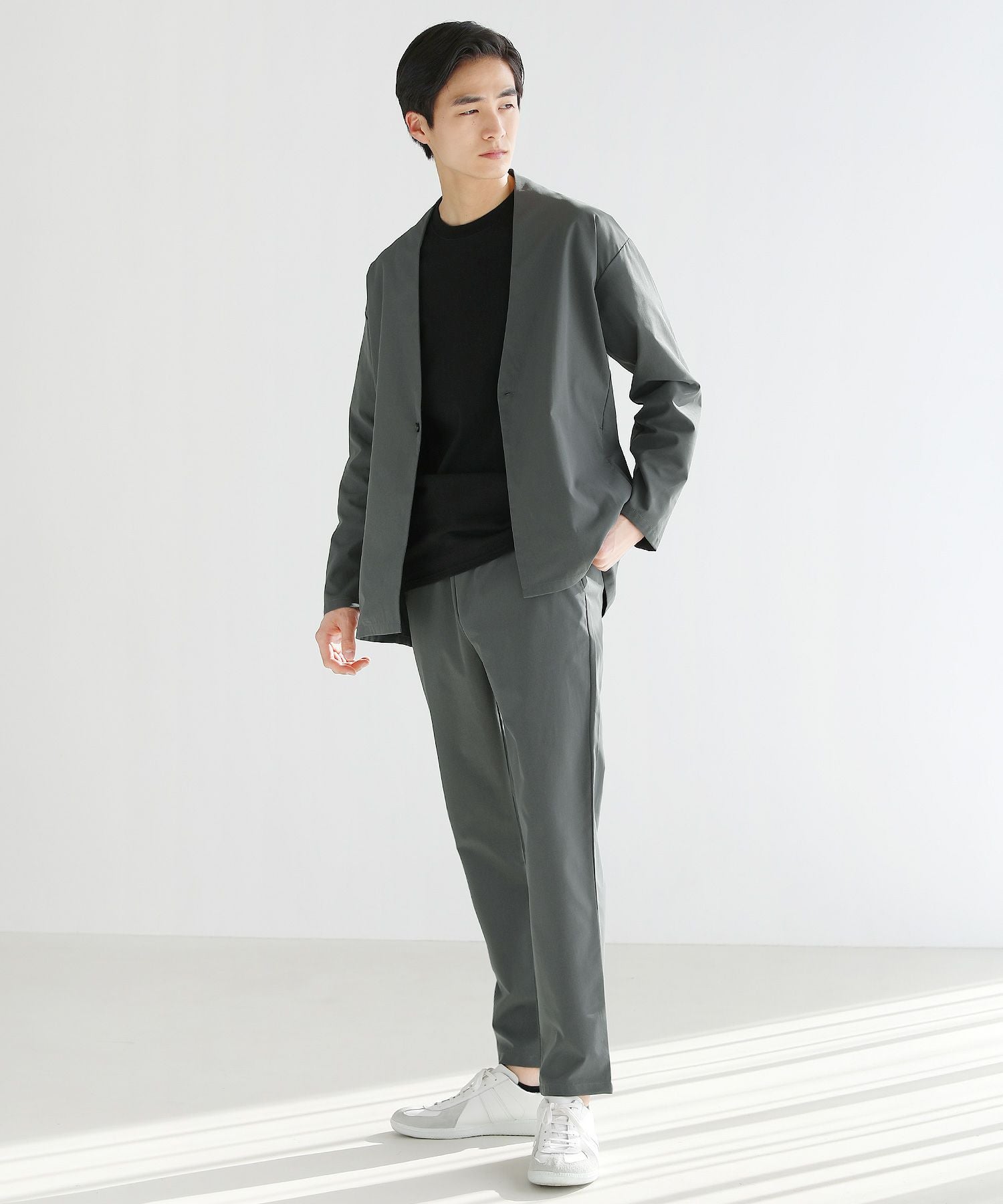 抗菌防臭付きノーカラーカーデジャケット＆テーパードパンツ