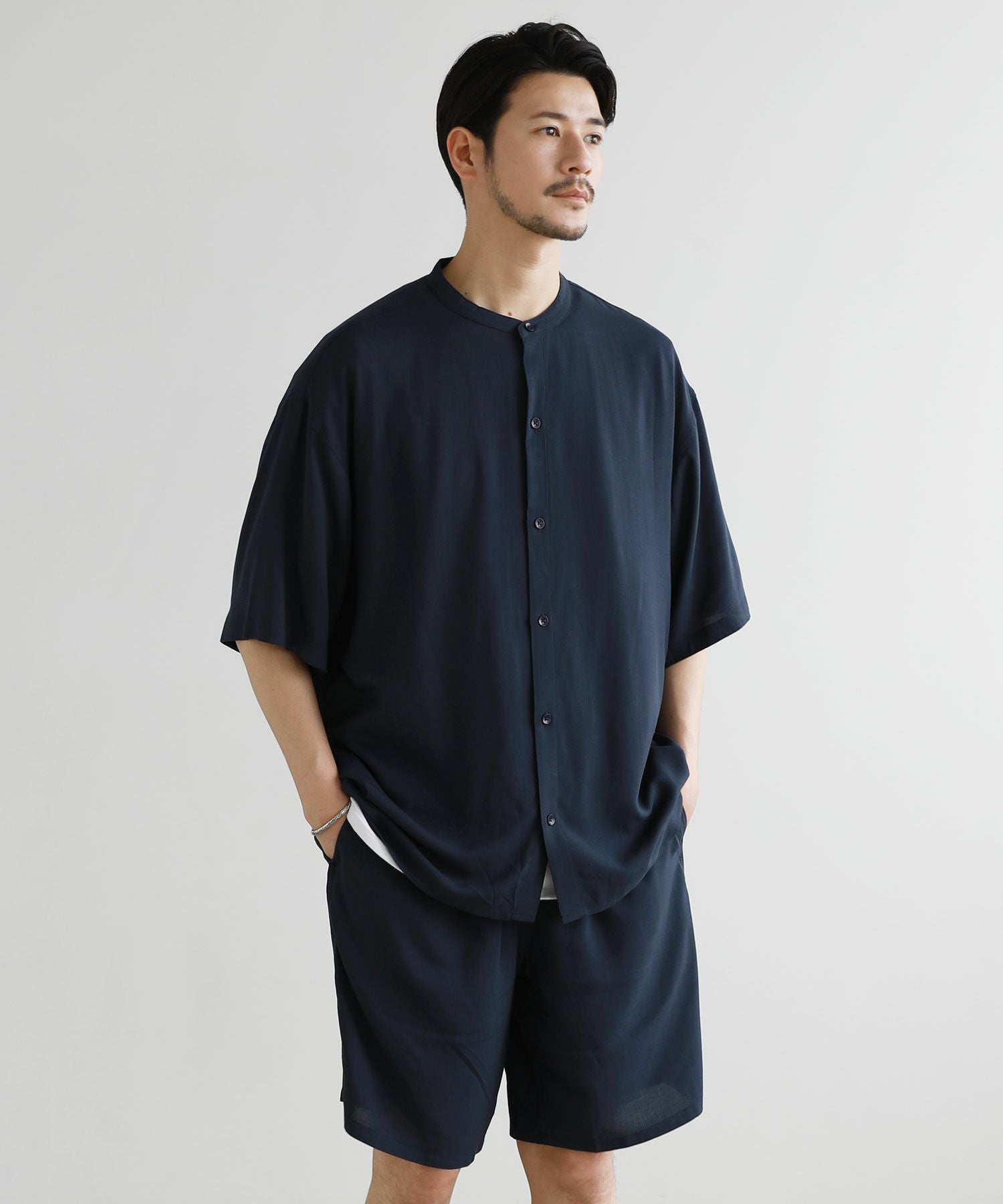 涼感レーヨン半袖バンドカラーシャツ＆ショートパンツセットアップ巾着