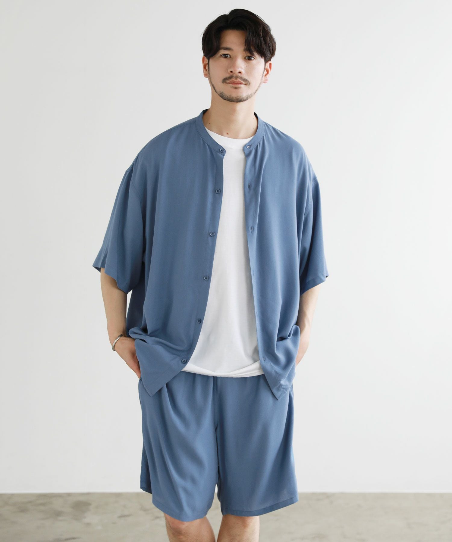 涼感レーヨン半袖バンドカラーシャツ＆ショートパンツセットアップ巾着