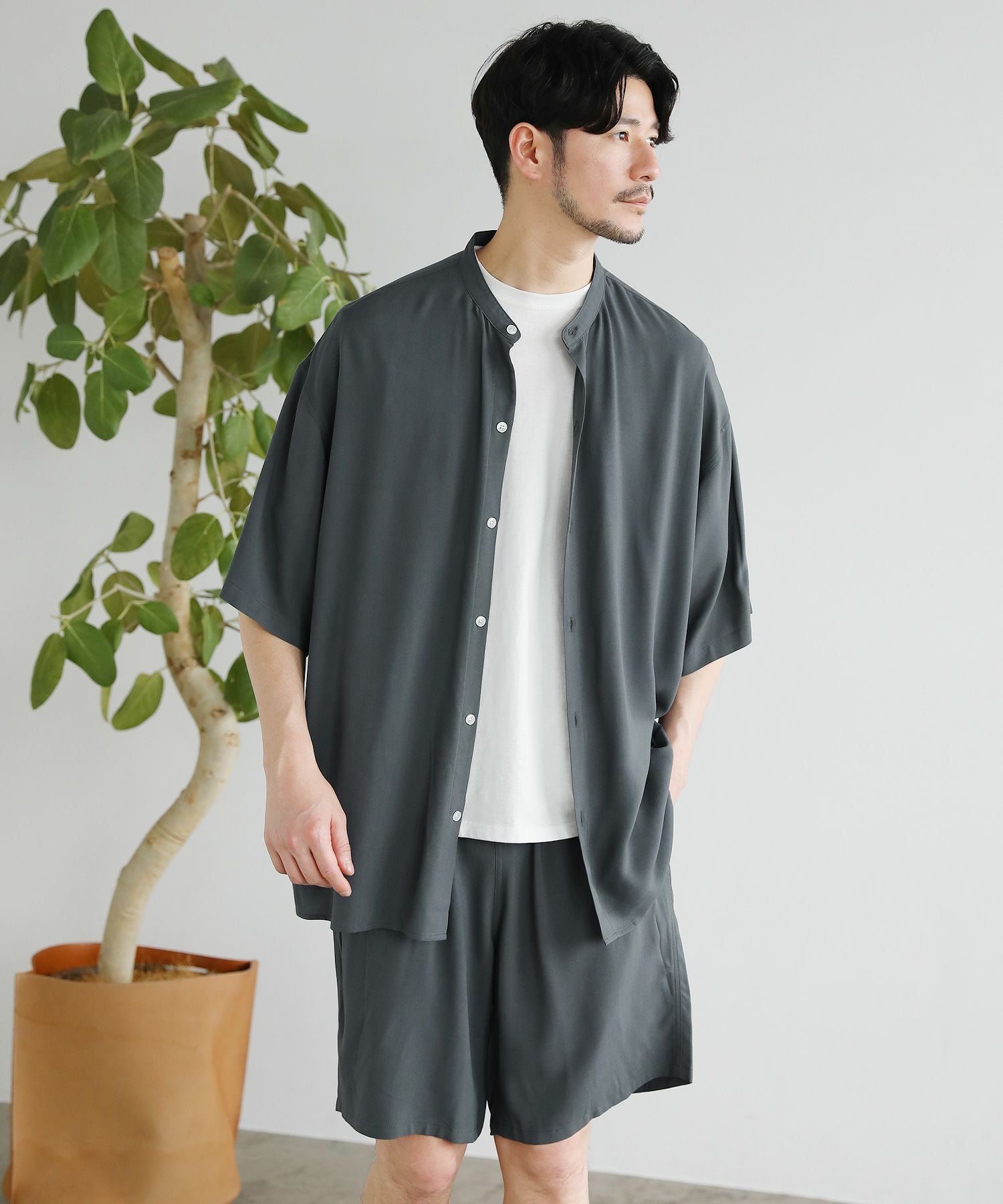 涼感レーヨン半袖バンドカラーシャツ＆ショートパンツセットアップ巾着