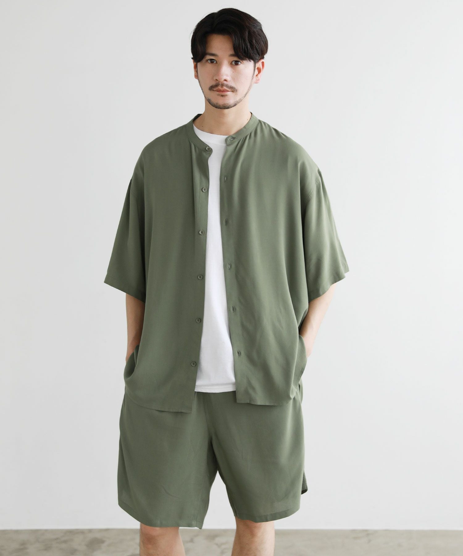 涼感レーヨン半袖バンドカラーシャツ＆ショートパンツセットアップ巾着