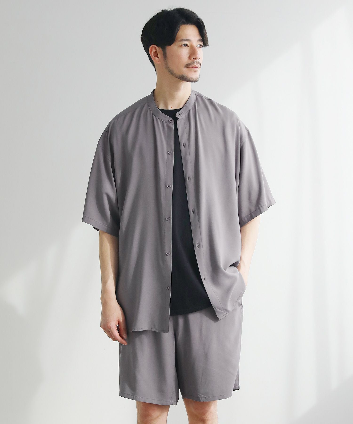 涼感レーヨン半袖バンドカラーシャツ＆ショートパンツセットアップ巾着