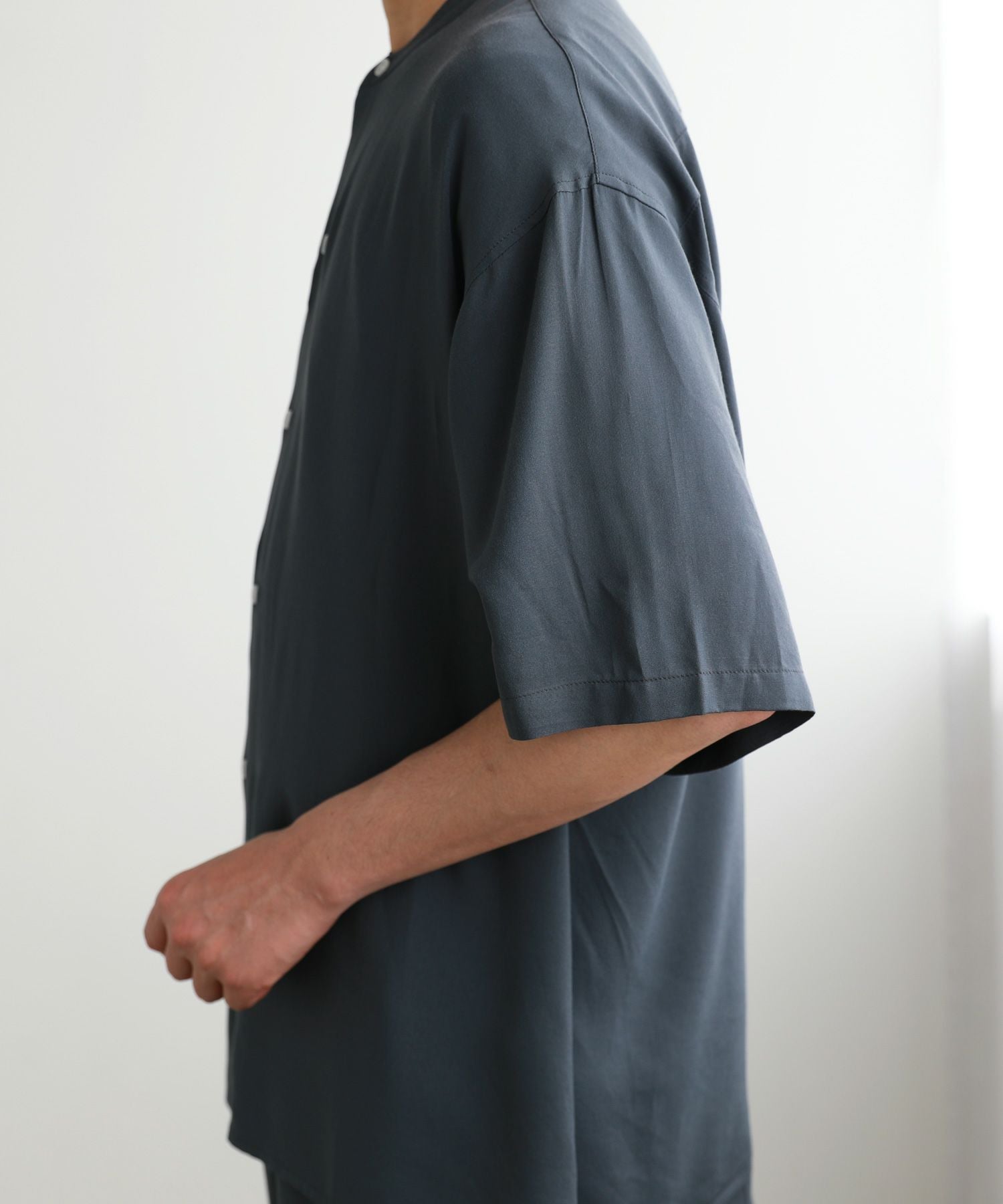 涼感レーヨン半袖バンドカラーシャツ＆ショートパンツセットアップ巾着