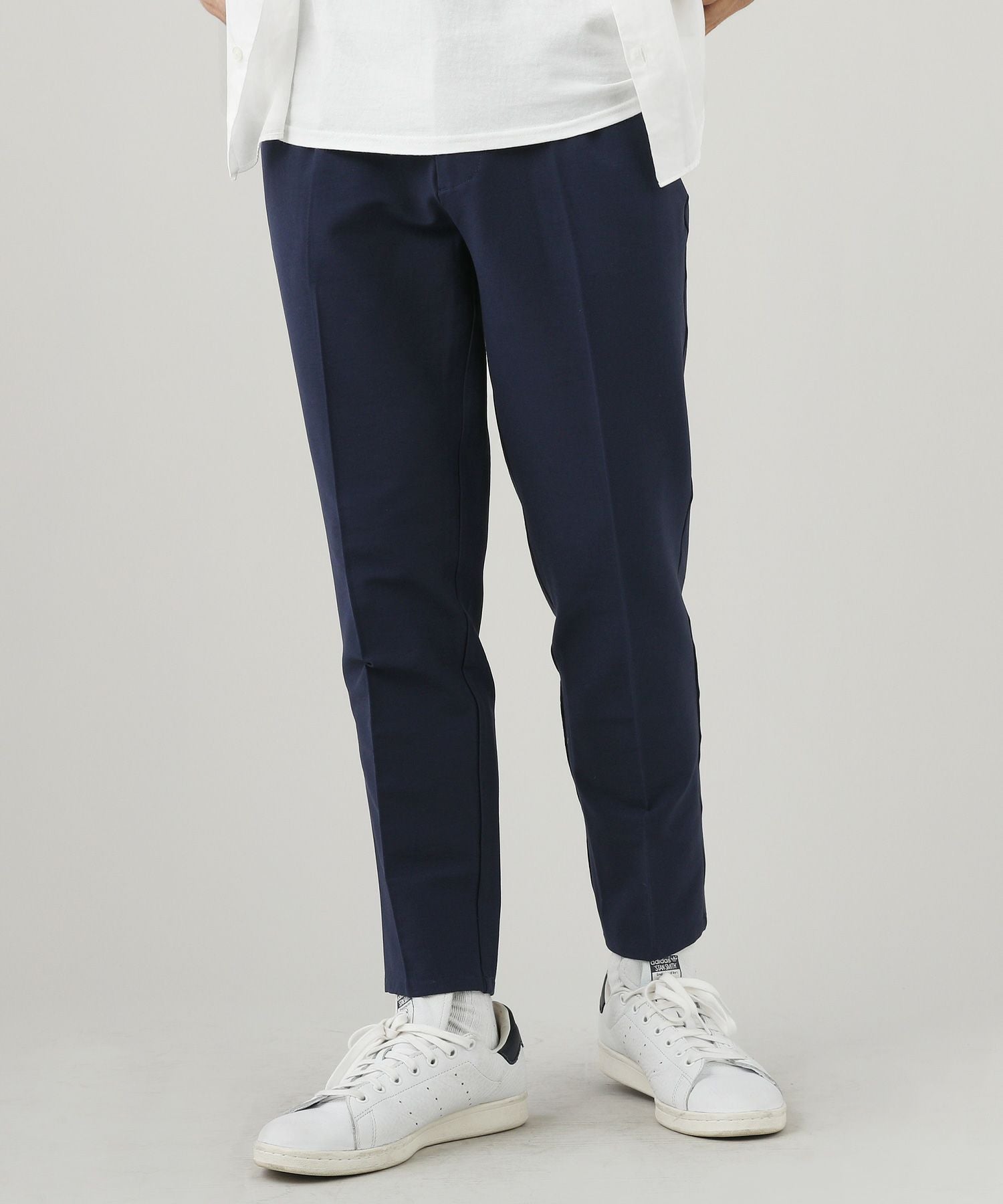 バーティカルストレッチセンタークリーステーパードスラックス