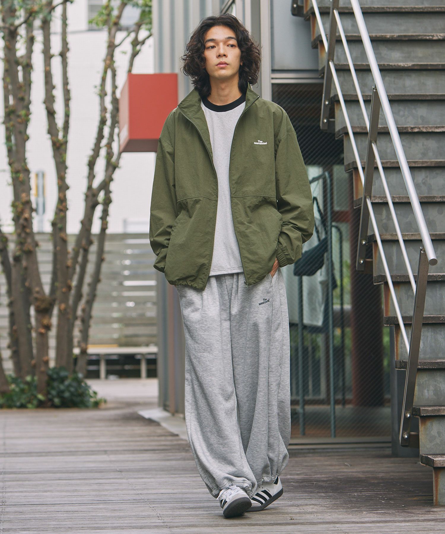 刺繍ロゴワッシャーナイロンジップアップハイネックジャケット