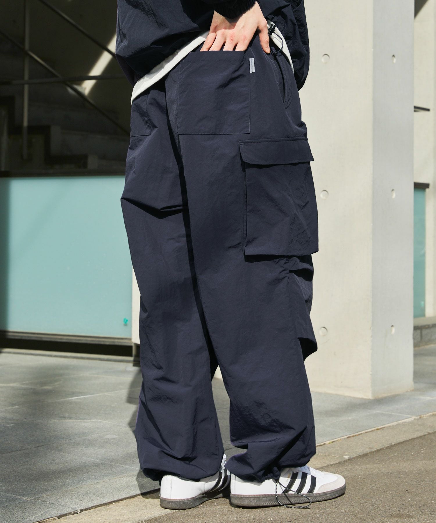 ロゴ刺繍ナイロンワイド裾ドローコードカーゴパンツ | 【公式】SPU