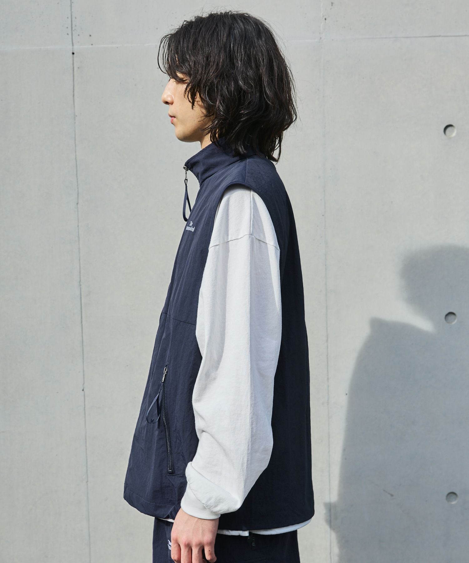 刺繍ロゴフルジップ裾ドローコードテックナイロンベスト | 【公式】SPU