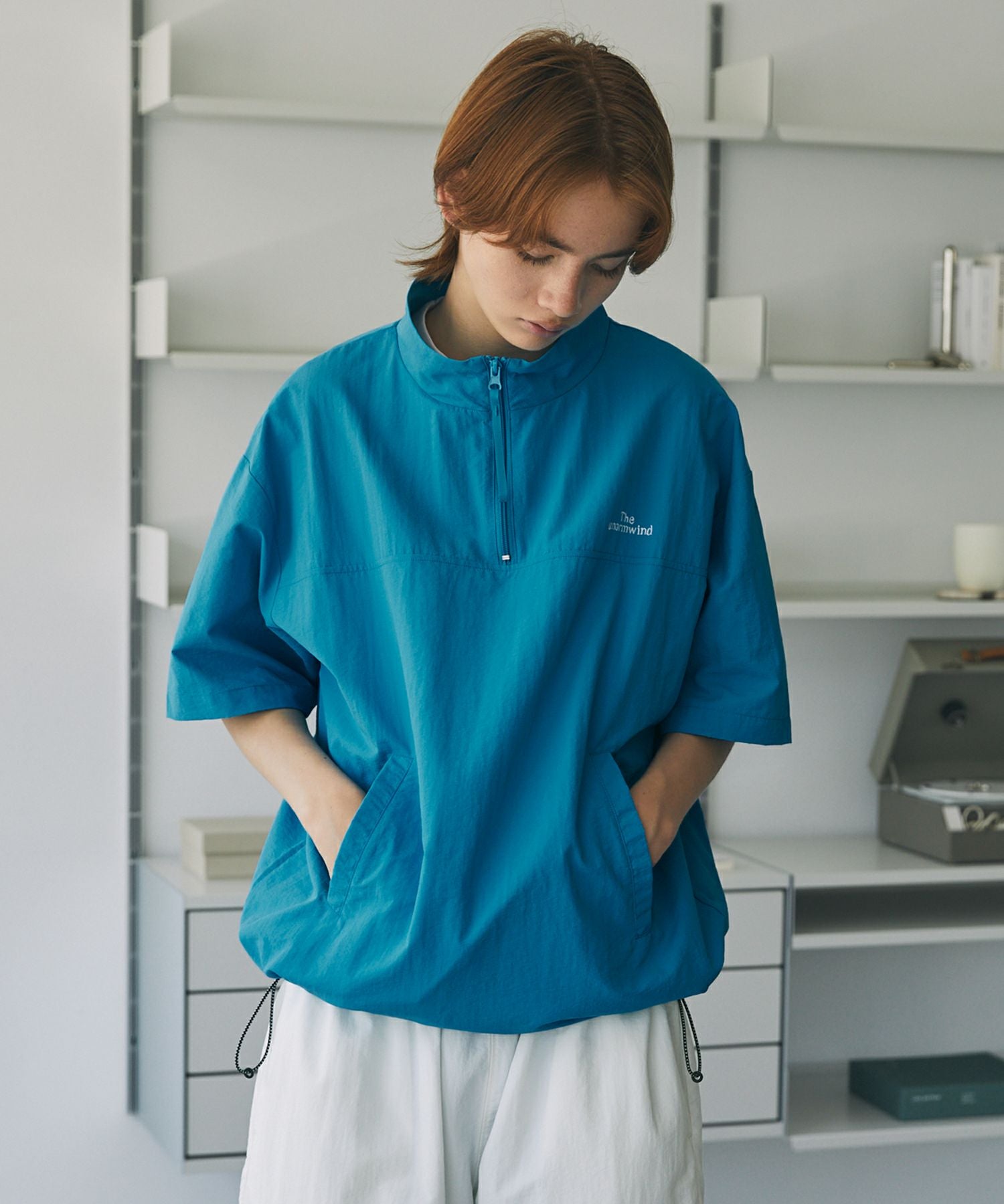 セットアップ対応】 刺繍ロゴワッシャーナイロン半袖ハーフジップ裾