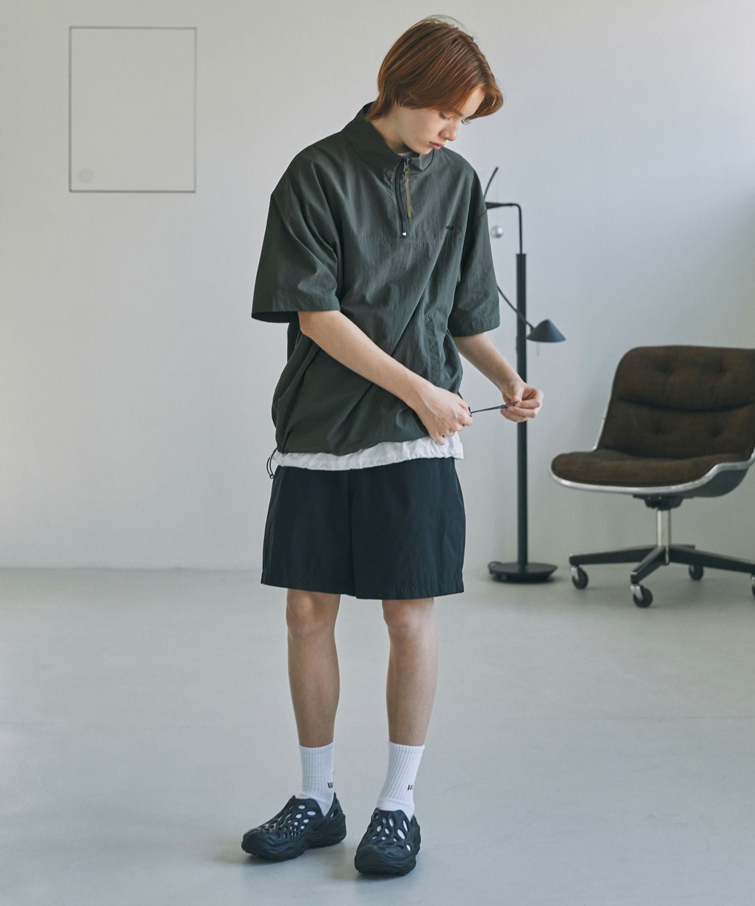 セットアップ対応】 刺繍ロゴワッシャーナイロン半袖ハーフジップ裾