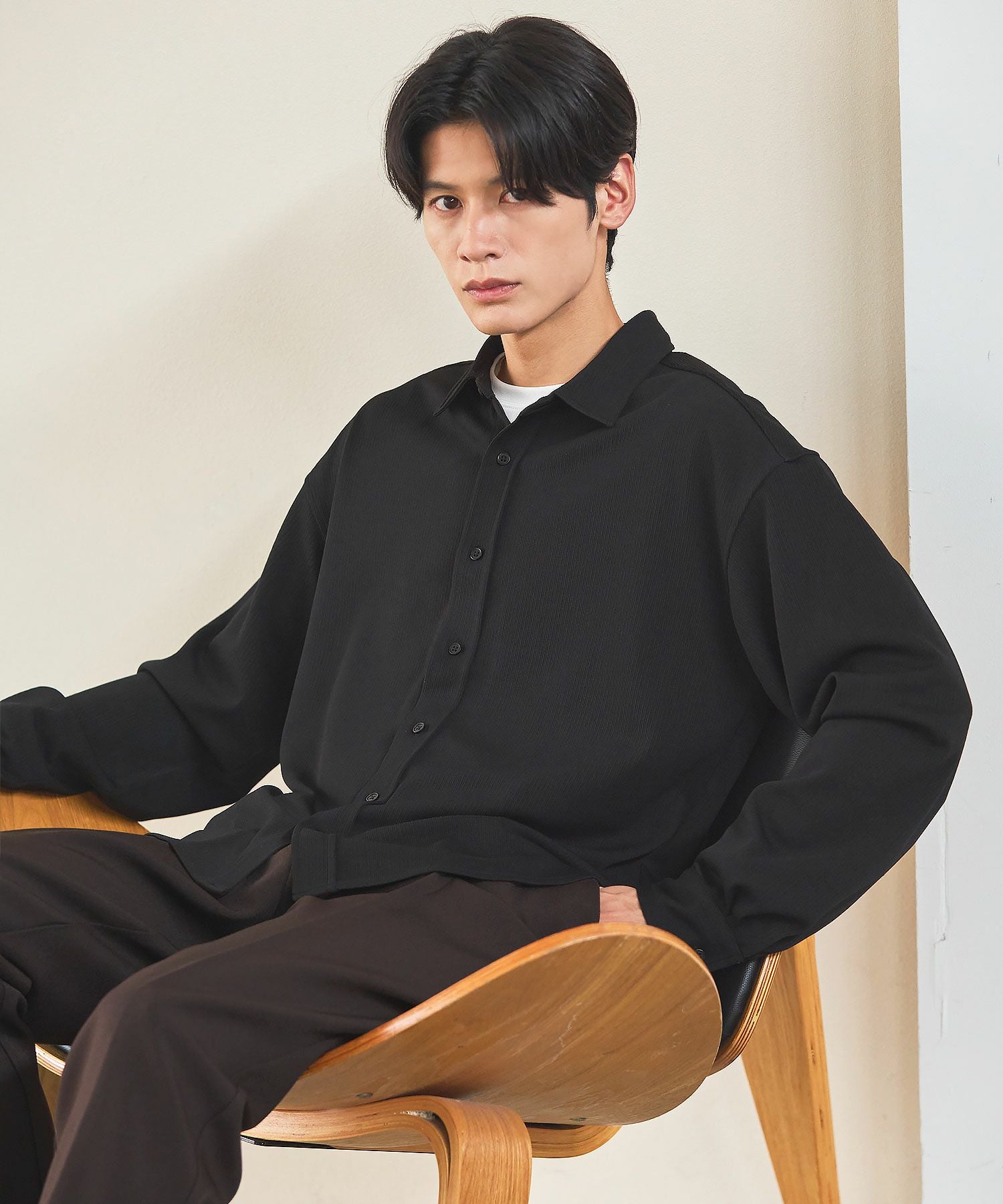 黒い立体プリーツ長袖シャツ 黒い立体プリーツ長袖シャツ 【公式通販】