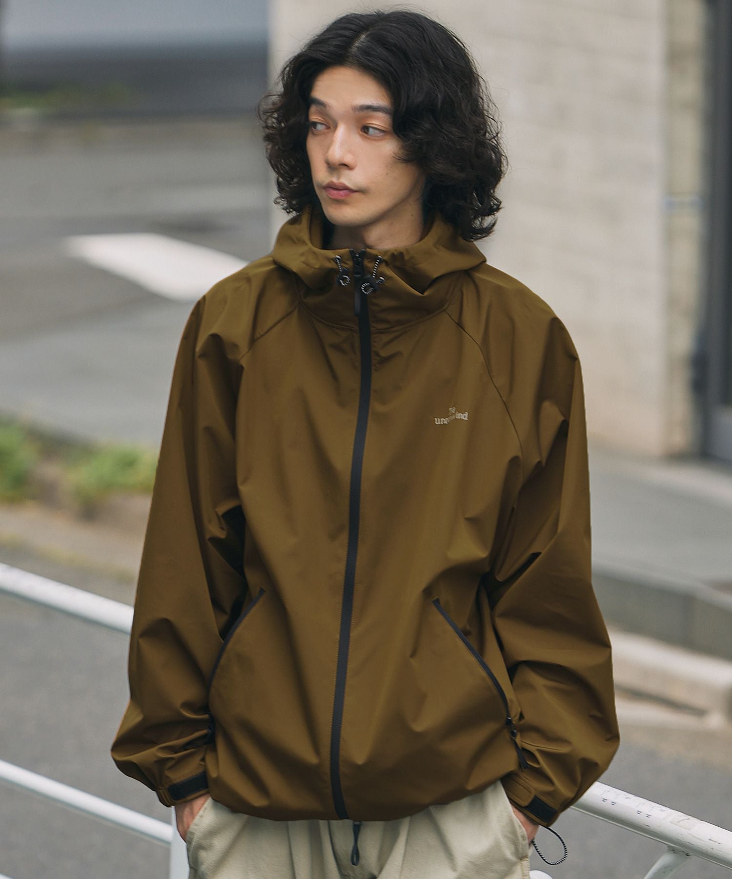 胸刺繍ロゴ裾ドローコード防水透湿止水ジップ3レイヤー長袖テック